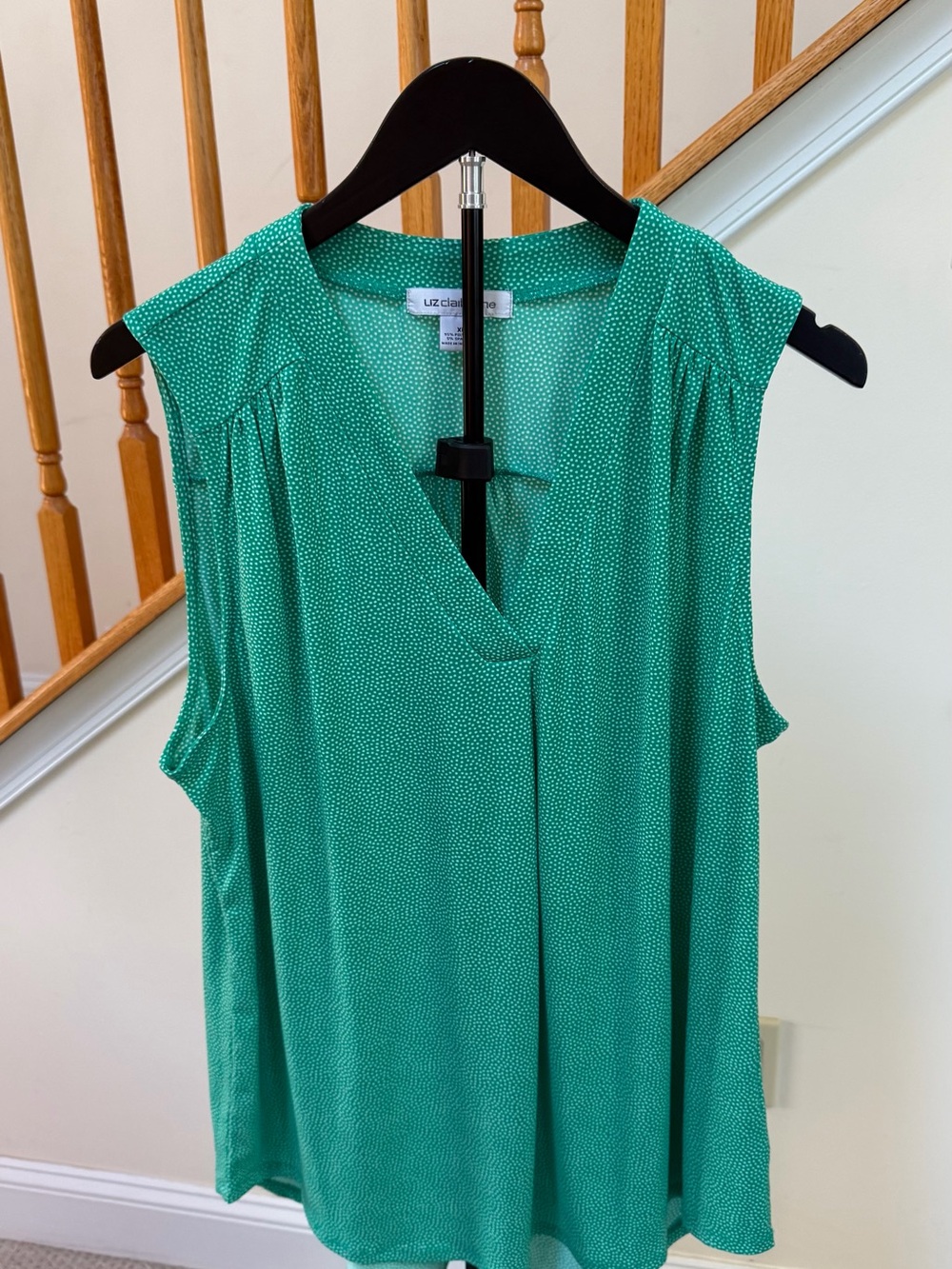Liz Claiborne Green Sleeveless V-Neck Blouse